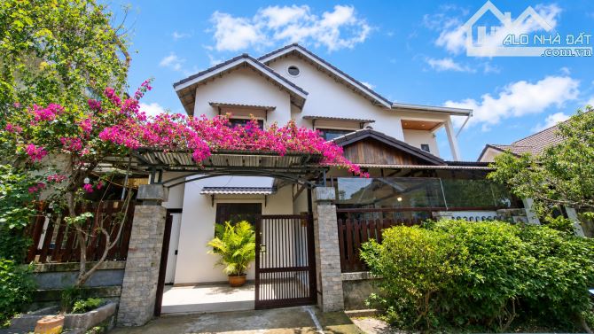 NHÀ 2 TẦNG HOÀN CÔNG KQH VIỆN NGHIÊN CỨU HN 220M2 NGANG 20M VUÔNG VỨC, ĐẤT BẰNG GIÁ 21 TỶ