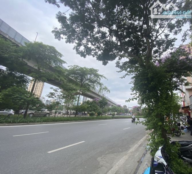 Mặt phố Hoàng Cầu, view hổ, DT50m2, mặt tiền 4,8m, giá 26,5 tỷ.