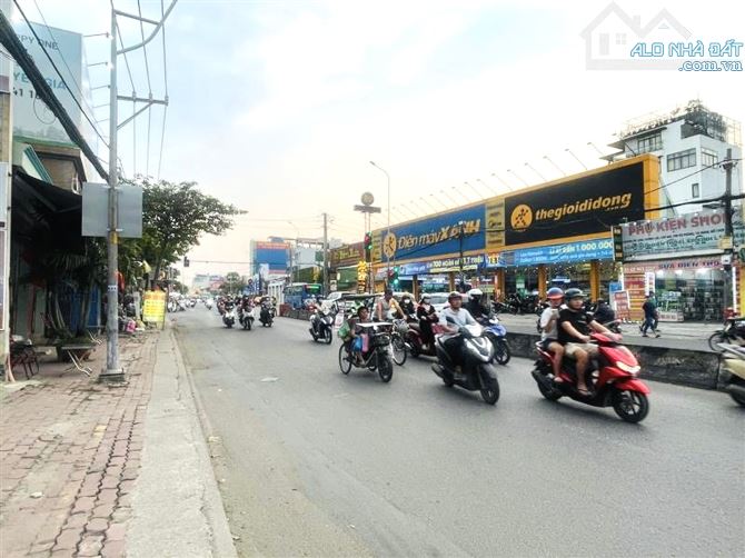 Biệt thự 4 Tầng Đường HÀ HUY GIÁP, Quận 12 giáp Gò Vấp, 110m2, ngang gần 8m, khu dân trí