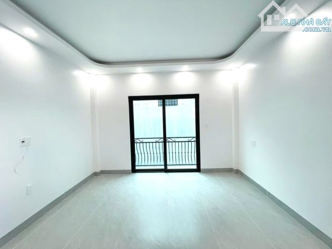 Siêu rẻ nhà 3 tầng 41m2 trung tâm Hùng Vương, Hồng Bàng, chỉ hơn 2 tỷ xíu