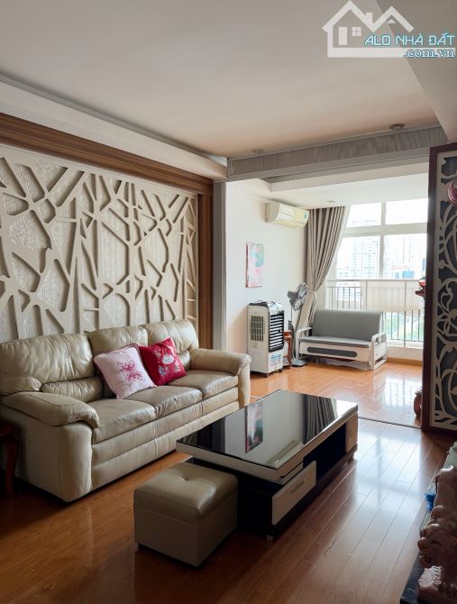 Bán chung cư MD complex mỹ đình hàm nghi 160m2, 3PN, 2WC căn góc đủ nội thất 12 tỷ.