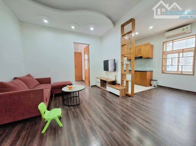 Chùa Láng, Đống Đa, 73m², Căn Góc 3PN, 2WC, 3 Thoáng, Full Nội Thất Ở Ngay, 6.55 Tỷ