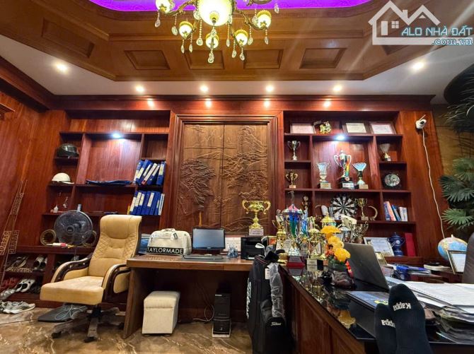 Bán căn biệt thự siêu Vip đường 30m khu 193 Văn Cao, dt 180m2, mt 9m