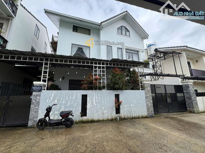 Villa Lữ Gia P9 Đà Lạt rộng 200m2 có dòng tiền sẵn 20tr/tháng giá 14 tỷ TL