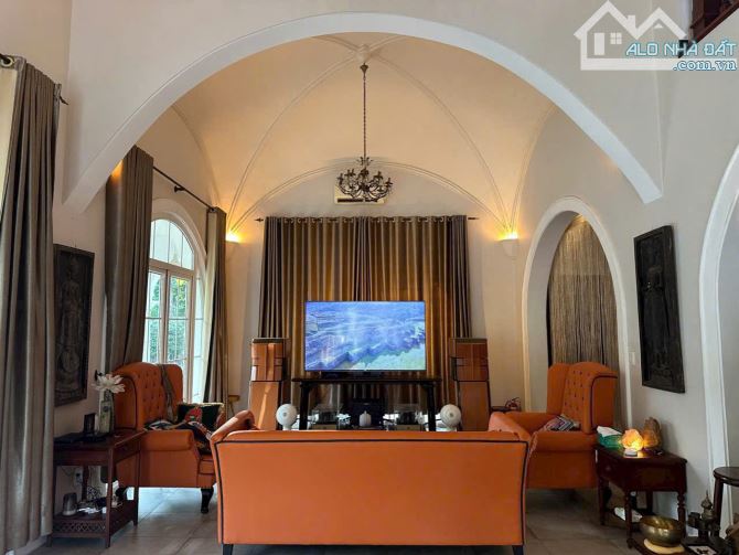 Biệt thự sân vườn hồ bơi Thảo Điền Q2 - 14x26m. CN 303m2 - hầm + 4 tầng - 72 tỷ