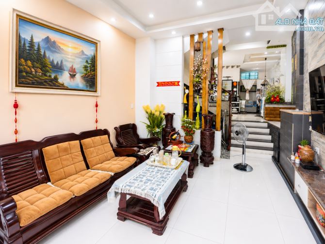 GIÁ CỰC TỐT! BIỆT THỰ MINI HẢI CHÂU – 4 TẦNG MỚI CỨNG – Ô TÔ GARA, PN MASTER – CHỈ 9.X TỶ