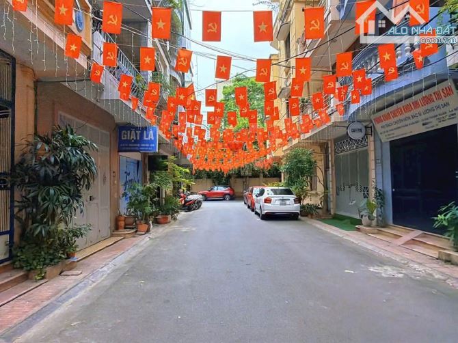 Ngõ 11 Khuất Duy Tiến oto tải tránh ngõ đẹp nhà tự xây 52m2 sổ Văn phòng CTY. Giá 21.8 tỷ