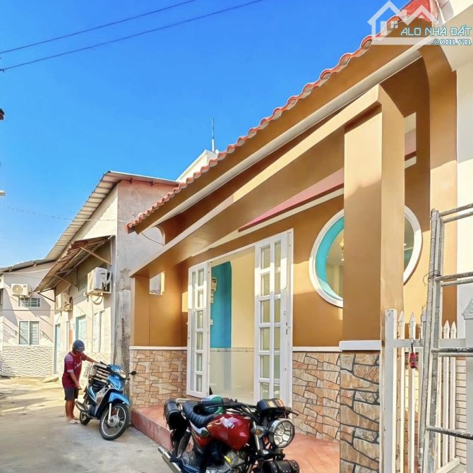 NHÀ TRỆT GIÁ RẺ HẺM 194 Đ.CMT8 ĐỐI DIỆN QK9 CÁCH VINCOM HÙNG VƯƠNG 1,8KM