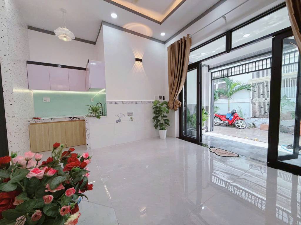 Bán nhà ngay sát Tô Ngọc Vân, Quận 12, đường ô tô thông thoáng, nở hậu 5m, chỉ 2,19 tỷ