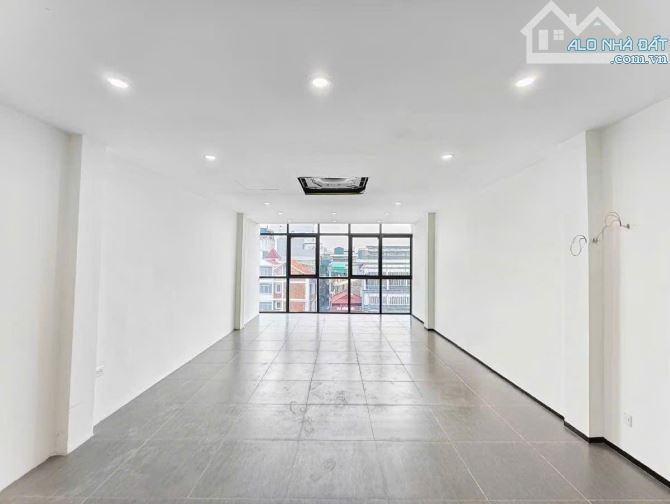 Mặt phố Hào Nam 57m², 7 tầng, mặt tiền 4,5m, building văn phòng hạng A, chỉ 42 tỷ Đống Đa