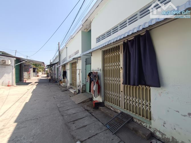 BÁN 2 DÃY NHÀ TRỌ NGAY KCN TÂN HƯƠNG NGANG 20M THU NHẬP THỤ ĐỘNG 125TR/NĂM, FULL THỔ CƯ