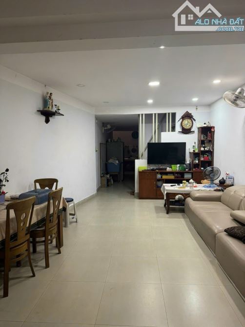 Nhà hẻm 3m, 40m ra hẻm xe hơi Nguyễn Trãi, Q1: 4,2m x 18m; 73m2, số tầng 3: Giá 8,5 tỷ TL