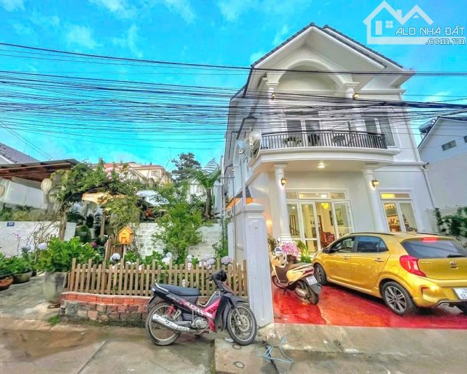 GIÁ ĐÃ GIẢM 12, 5 TỶ 🏡 NHÀ CÓ SÂN ĐẬU Ô TÔ KINH DOANH VILLA ĐƯỜNG 3 THÁNG 4 ĐÀ LẠT