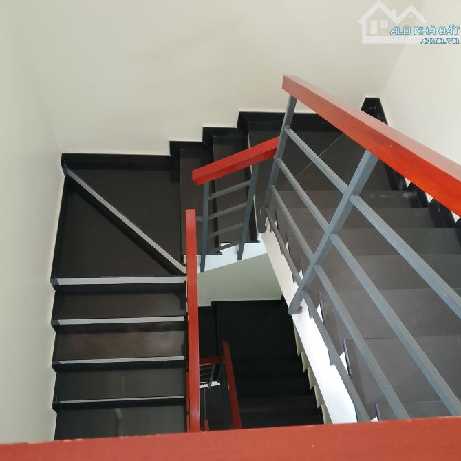 Mặt tiền khu Tên Lửa (4 tầng 4mx20m). Giá 10 tỷ 600 triệu