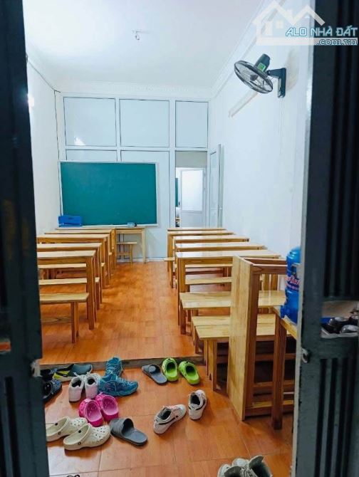 Nhỉnh 11 TỶ có nhà Núi Trúc 2T x 47m^2, CHỈ 15m ra ô tô. Vừa ở vừa KD, dạy học, lõi BĐ
