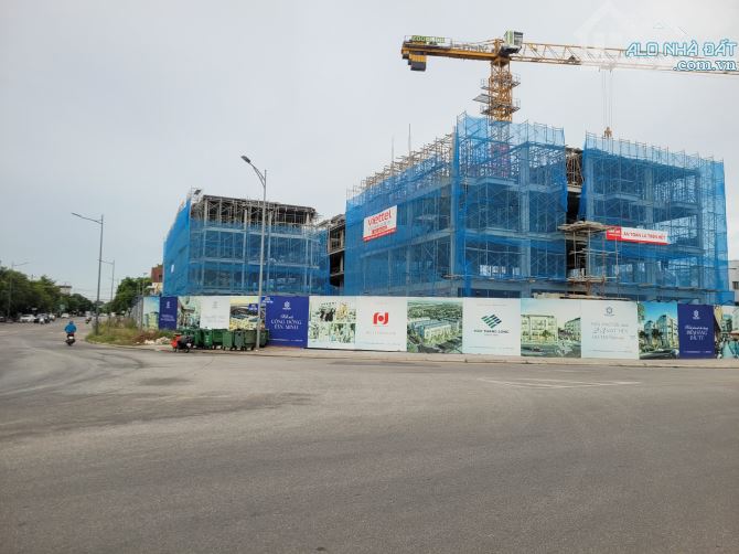 nhà 4 tầng 1 tum 321m2 sàn, Đào Tấn - Trần Thái Tông. Chỉ : 6 tỷ 240tr