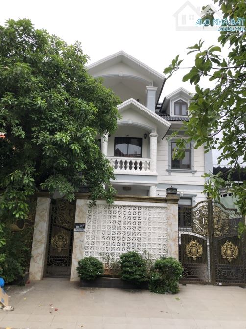 giảm ngay 10 tỷ bán BT Sang Trọng ngay trung tân P. An Phú, Q.2. DT: 10x20m,1 hầm, 3 tầng.