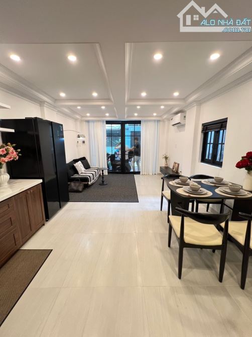 NHÀ 3 TẦNG MỚI XÂY CỰC ĐẸP - GIÁ SỐC 6.886 TỶ - 31M2 NGUYỄN THỊ MINH KHAI QUẬN 3