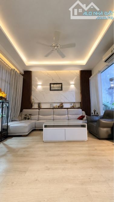 BIỆT THỰ, NGAY SÂN GOLF TÂN SƠN NHẤT, 128M2, 5 TẦNG, Giá 23.X TỶ