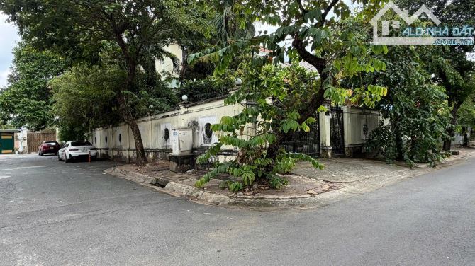 Giảm sốc 80 tỷ, Biệt thự Thảo Điền, Q2. DT: 17x30 - 157 tỷ