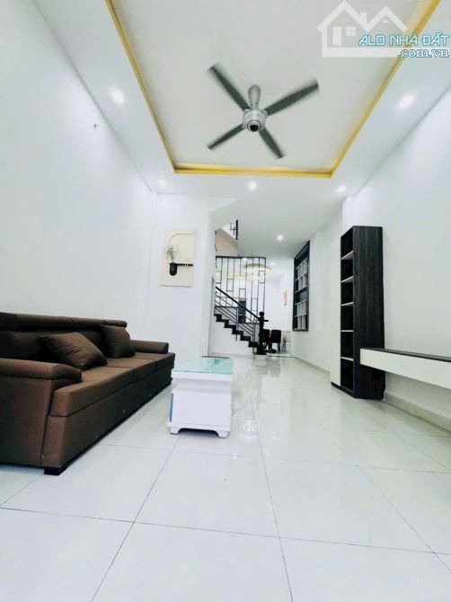 BÁN NHÀ 3 TẦNG BTCT 3PN 4WC, HẺM 5M, SỔ HỒNG HOÀN CÔNG