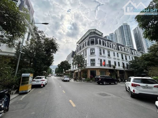 Bán căn shophouse Hoàng Huy Mall 68m x 4 tầng. Giá 12.7 tỷ