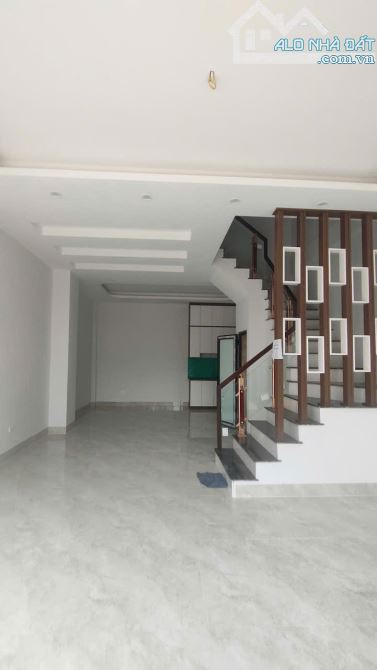 Bán nhà 50m2, MT4.2m, 3 tầng, 3 ngủ, ôtô đến cửa - Thôn Ấp Tre, xã Quang Minh, HN (4.9 tỷ)