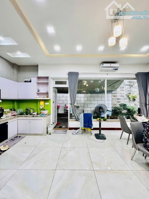 Khu sân bay Biệt thự đẹp 4 Tầng 7 x 21m Chính chủ để giá siêu tốt