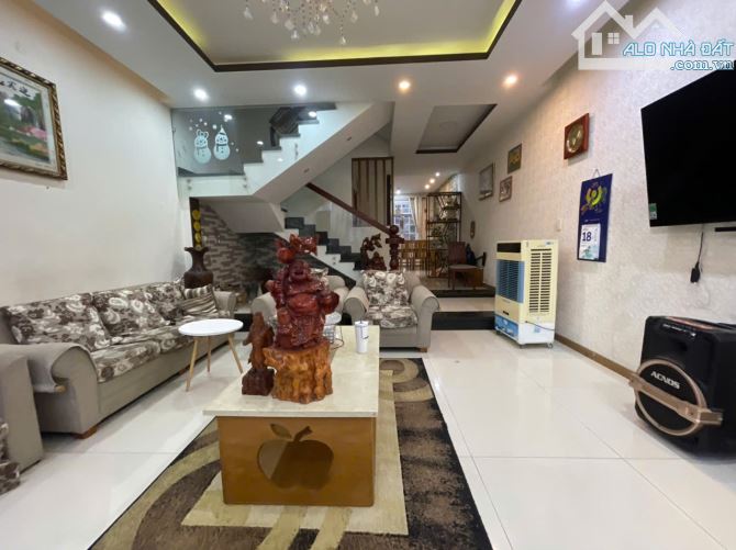 NHÀ PHỐ 3 TẦNG KHU COMPOUND LUCKY DRAGON - PHƯỚC LONG B - Q9