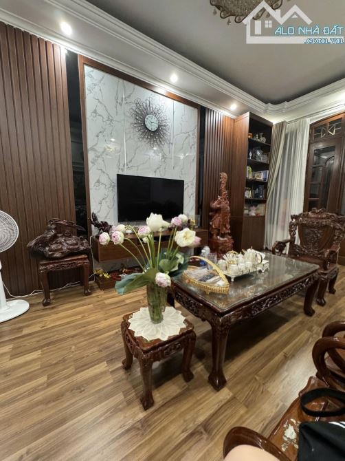 Nhà 5 tầng phố THÁI HÀ, 50m2, phù hợp ở gia đình, gần phố tiện đi lại, 10,4 tỷ