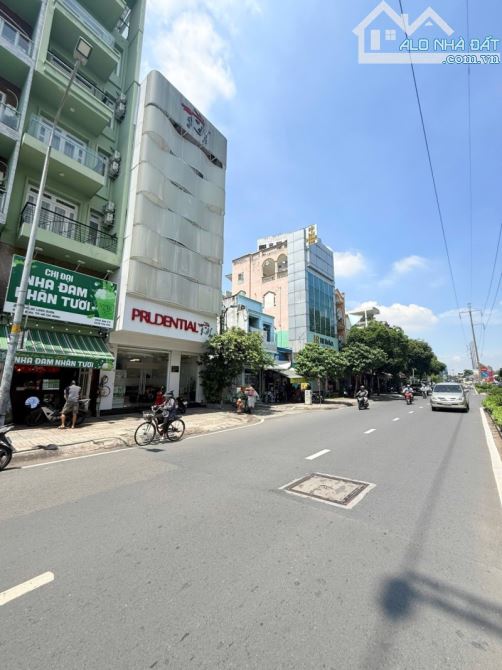 Siêu Phẩm Mặt Tiền Lô Góc Gần Vòng Xoay Đầm Sen 87m² 5Tầng xTỷ Kinh Doanh Đỉnh