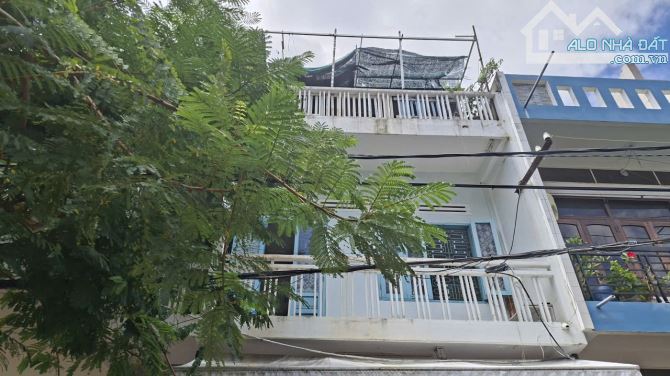 BÁN NHÀ 2 TẦNG MẶT TIỀN KINH DOANH NGUYỄN DU – CÁCH BIỂN 200M