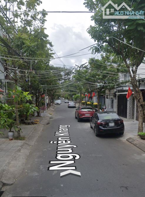 Bán nhà 3 tầng đường Nguyễn Khang, dt đất:95m2 - hướng Đông