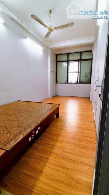 bán nhà Hoàng Hoa Thám 50m 4 tầng giá 8.6 tỷ