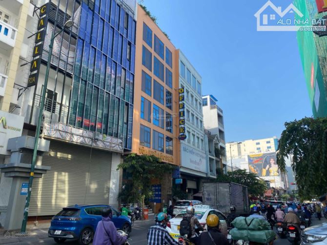 Tòa nhà văn phòng mới hầm 8 tầng với 2.500m sàn - Mặt tiền Bạch Đằng - Giá 140 tỷ