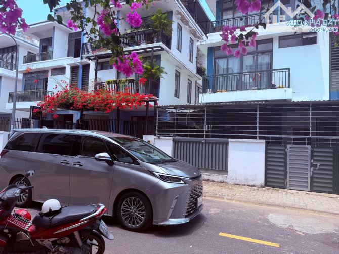 Bán BT 160m2, 9,5 tỷ tại Khu đô thị mới Đông Tăng Long, Nguyễn Duy Trinh, Q9, HCM Hot!