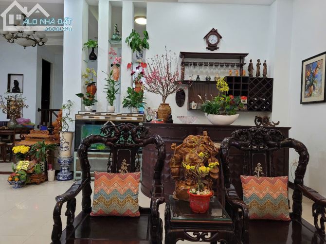 House for sale, 400 m², Phường 2