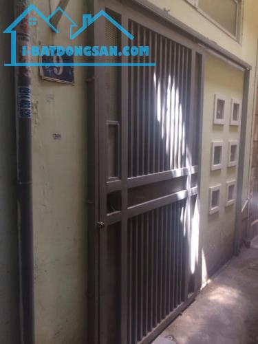 Bán nhà Đường Nguyễn Trãi Dt 33m2 x5 tầng Giá 3,8 tỷ Lh 0911551516