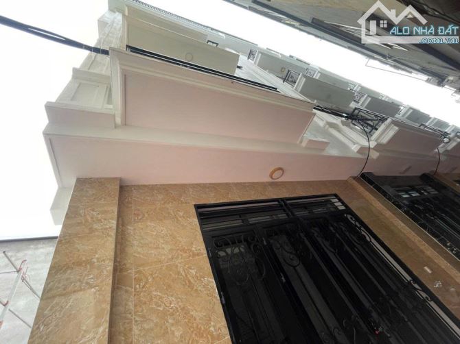 BÁN NHÀ NGÕ NÔNG GẦN PHỐ 8,6 TỶ 35m 6 TẦNG MT 4,5m CÁCH 10m Ô TÔ ĐỖ LẠC LONG QUÂN TÂY HỒ