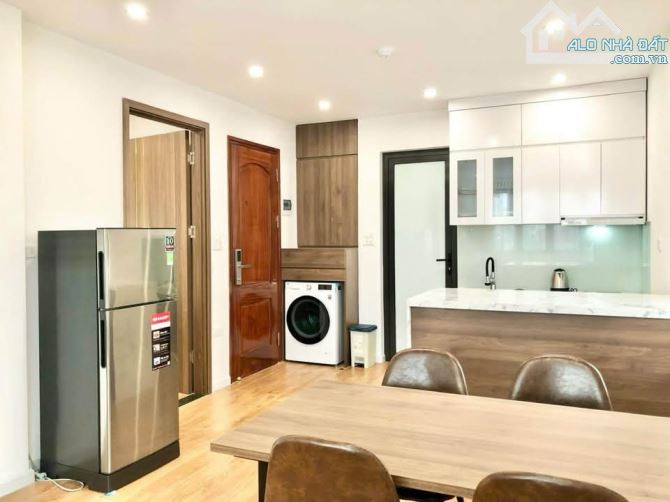 Bán CHDV Võng Thị – view Hồ Tây, 90m² x 8T, 10 căn hộ cao cấp, dòng tiền 100 triệu/ th