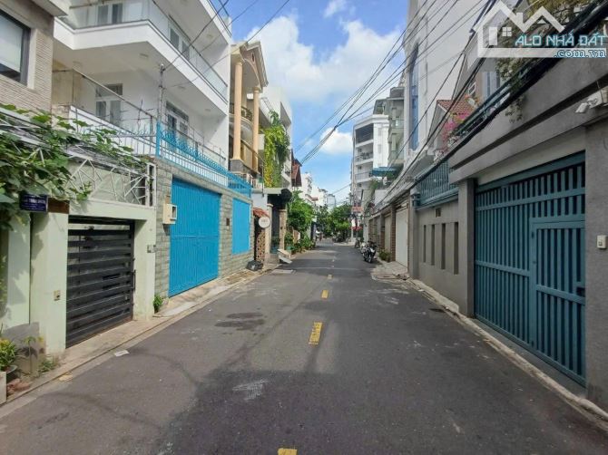 BIỆT THỰ HỒ BƠI MẶT TIỀN ĐƯỜNG KHU THẢO ĐIỀN 173tr/m2