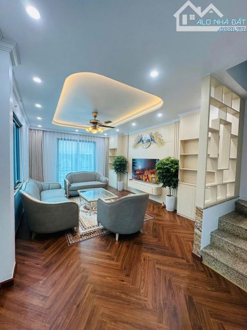 Bán nhà Hoàng Quốc Việt, Cầu Giấy, ngõ to, cực gần ô tô, 2 thoáng, 50m2, 6 tầng, thang máy
