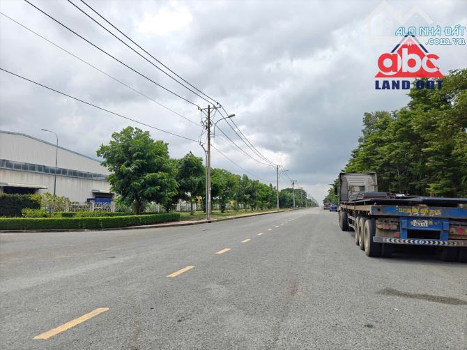 Chuyển nhượng 24.000m2 đất góc 2 mặt tiền có sẵn nhà xưởng trong kcn Nhơn Trạch Đồng Nai