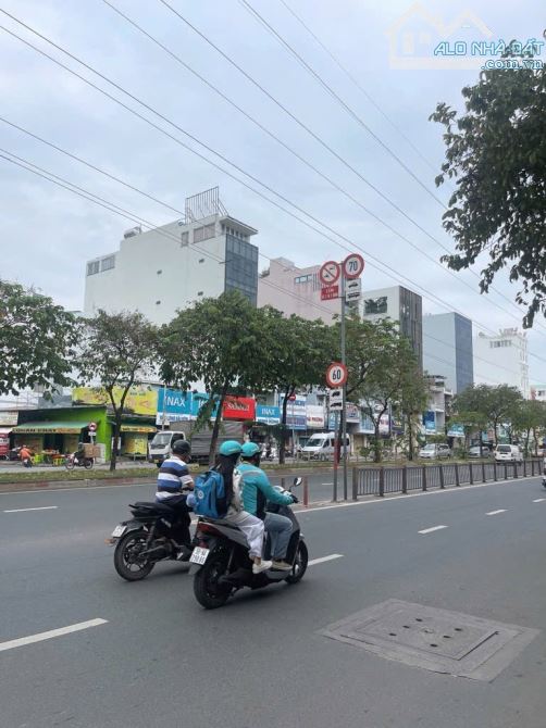NHÀ 4 TẦNG - SÁT MẶT TIỀN KINH DƯƠNG VƯƠNG - DT 120M - NGANG 5M - NGAY VÒNG XOAY PHÚ LÂM -