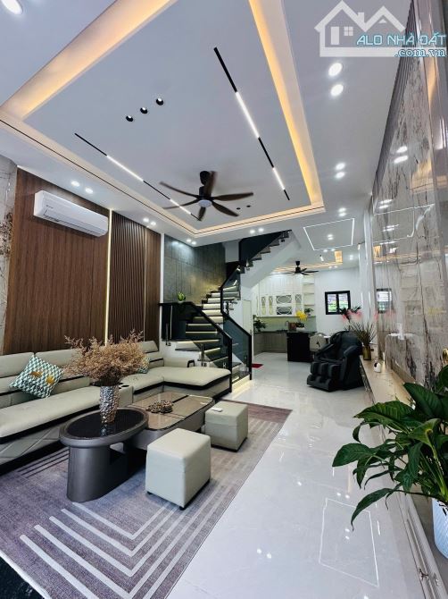 Giảm giá cực sâu tại mặt đường Quỳnh Hoàng, nam sơn