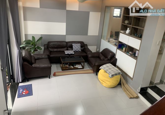 Villa Đẹp Trần Não Thủ Thiêm Q2 HXH Rộng DT 150M2 Ngang 7.5M SHR 2 Lầu Mua Đầu Tư Chỉ 43 T