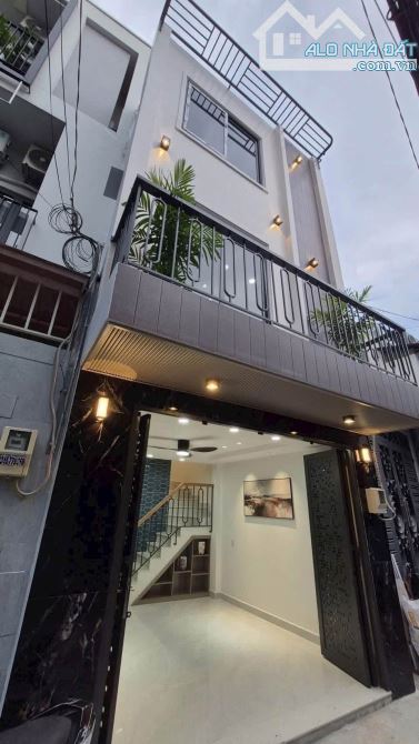 Bán Nhà Vị Trí Vàng Trên Đường Nguyễn Trọng Tuyển,P15,Quận Phú Nhuận.Giá 4tỷ780/62,5m.SHR.