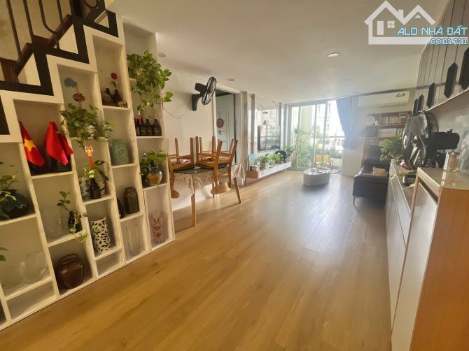 Căn hộ chung cư mặt đường 100m2 gần Trường, chợ, Công viên