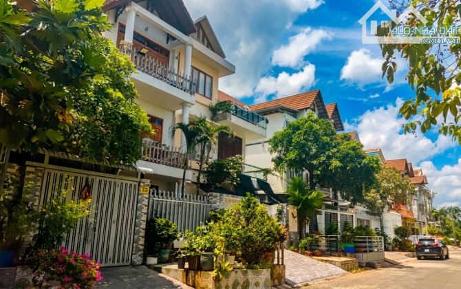 BÁN BIỆT THỰ 164M² MẶT TIỀN PHẠM THẾ HIỂN Q.8 P.BÌNH ĐÔNG, 8X20, VIEW HỒ SEN, NHỈNH 15 TỶ