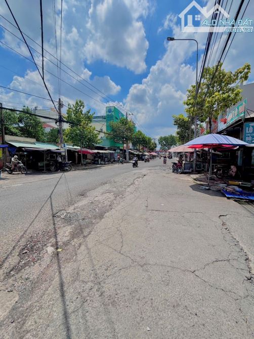 BÁN DÃY TRỌ ĐANG CHO THUÊ – NGAY ĐẦU CỔNG CHỢ 26, P. TÂN PHONG. ✅ Diện tích: 5,5m x 25m.
